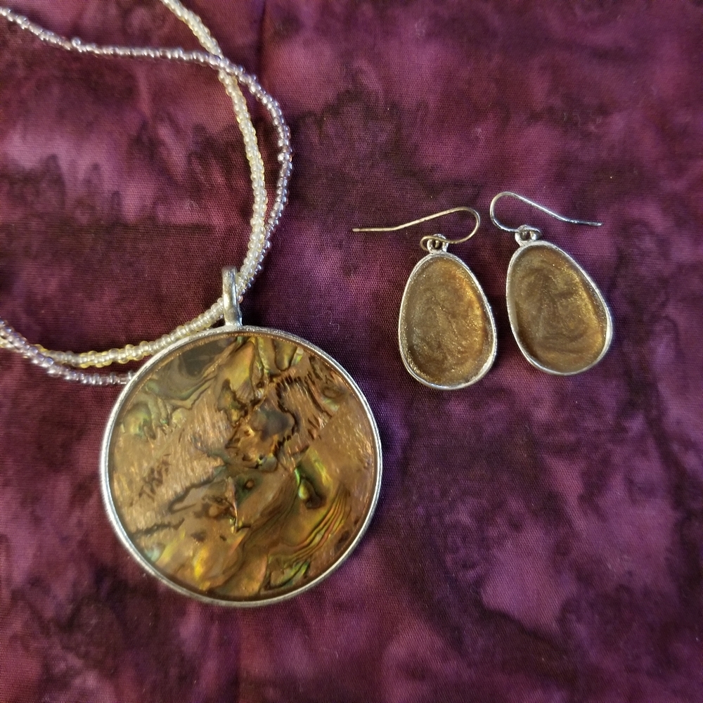 Necklace and earring set